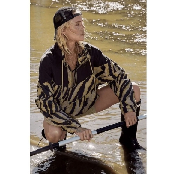 NWOT Free People Movement Walk The Line Pullover, size large - Picture 3 of 13